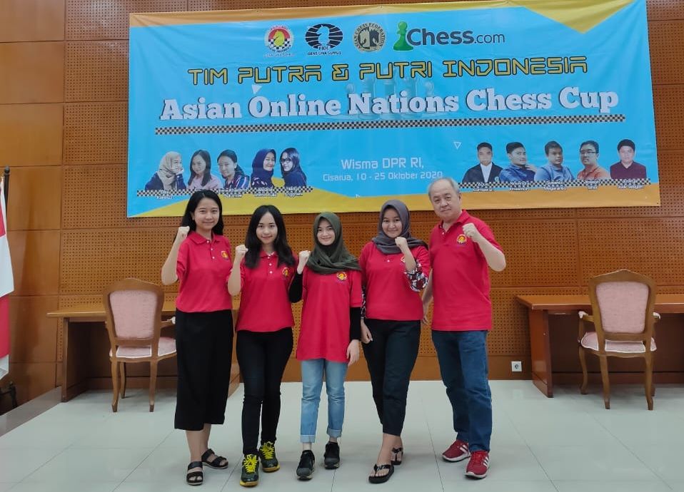 Tim catur putri Indonesia berhasil lolos ke perempat final Asian Online Nations Chess Cup 2020 menyusul tim putra.