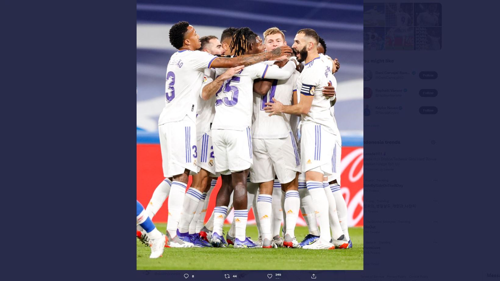 Para pemain Real Madrid merayakan gol ke gawang Rayo Vallecano di Liga Spanyol, Minggu (7/11/2021) dini hari WIB.