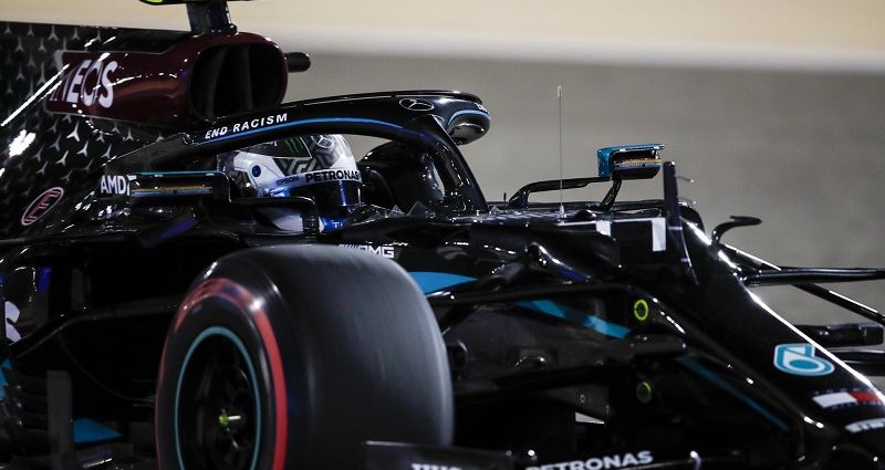 Pembalap Mercedes-AMG Petronas, Valtteri Bottas, saat tampil dalam sesi FP3 F1 GP Sakhir 2020 yang digelar di outer track Sirkuit Internasional Sakhir, Bahrain, pada Sabtu (5/12/2020).