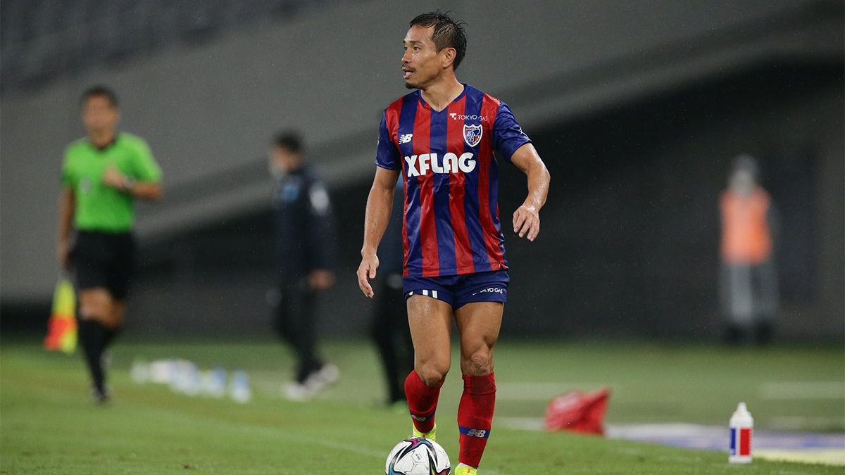 Legenda timnas Jepang, Yuto Nagatomo, saat menjalani debut (kedua) di F.C.Tokyo pada laga Meiji Yasuda J1 League 2021.
