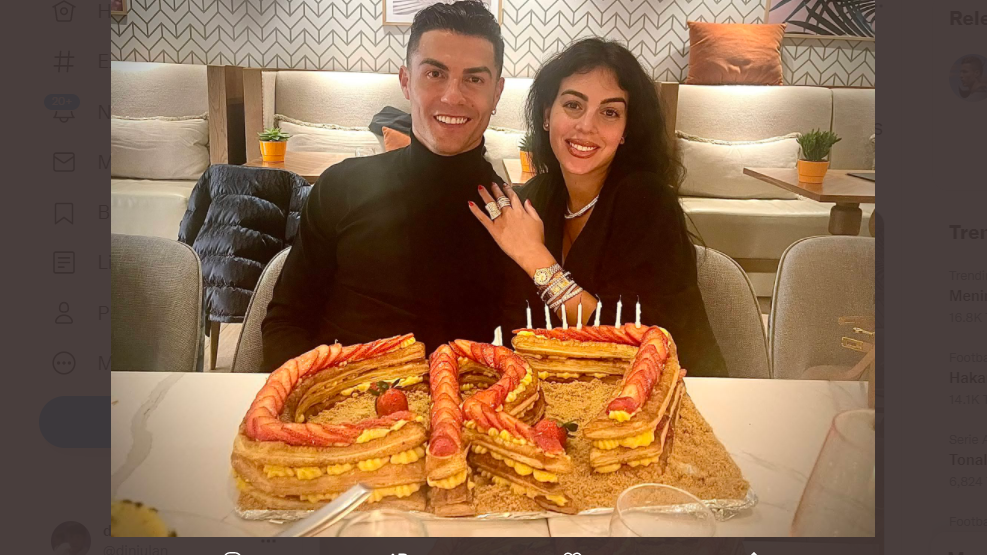 Cristiano Ronaldo (kiri) merayakan ulang tahunnya bersama sang kekasih, Georgina Rodriguez.