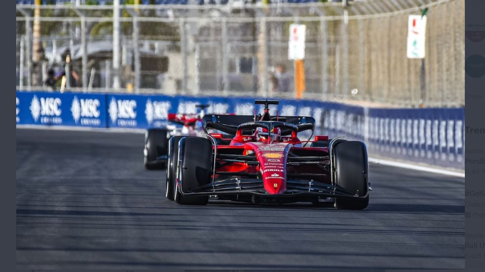 Charles Leclerc (Scuderia Ferrari) saat tampil dalam sesi FP1 F1 GP Arab Saudi 2022 yang berlangsung di Sirkuit Jeddah Corniche pada Jumat (25/3/2022).