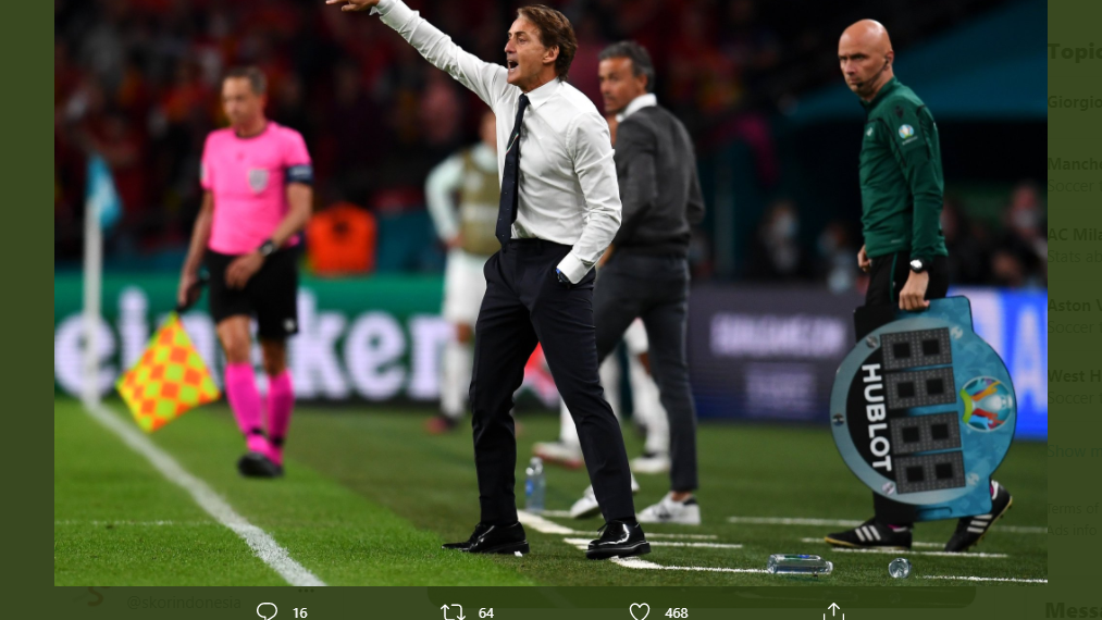Pelatih Italia, Roberto Mancini saat mendampingi timnya menghadapi Spanyol di semifinal Euro 2020.