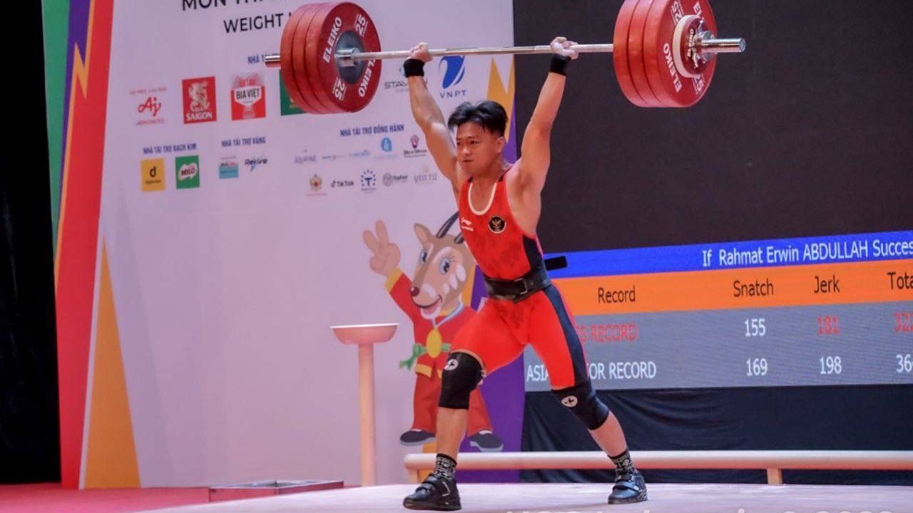 Rahmat Erwin Abdullah saat turun di kelas 73 kg putra cabor angkat besi SEA Games 2021 Vietnam, Sabtu (21/5/2022).