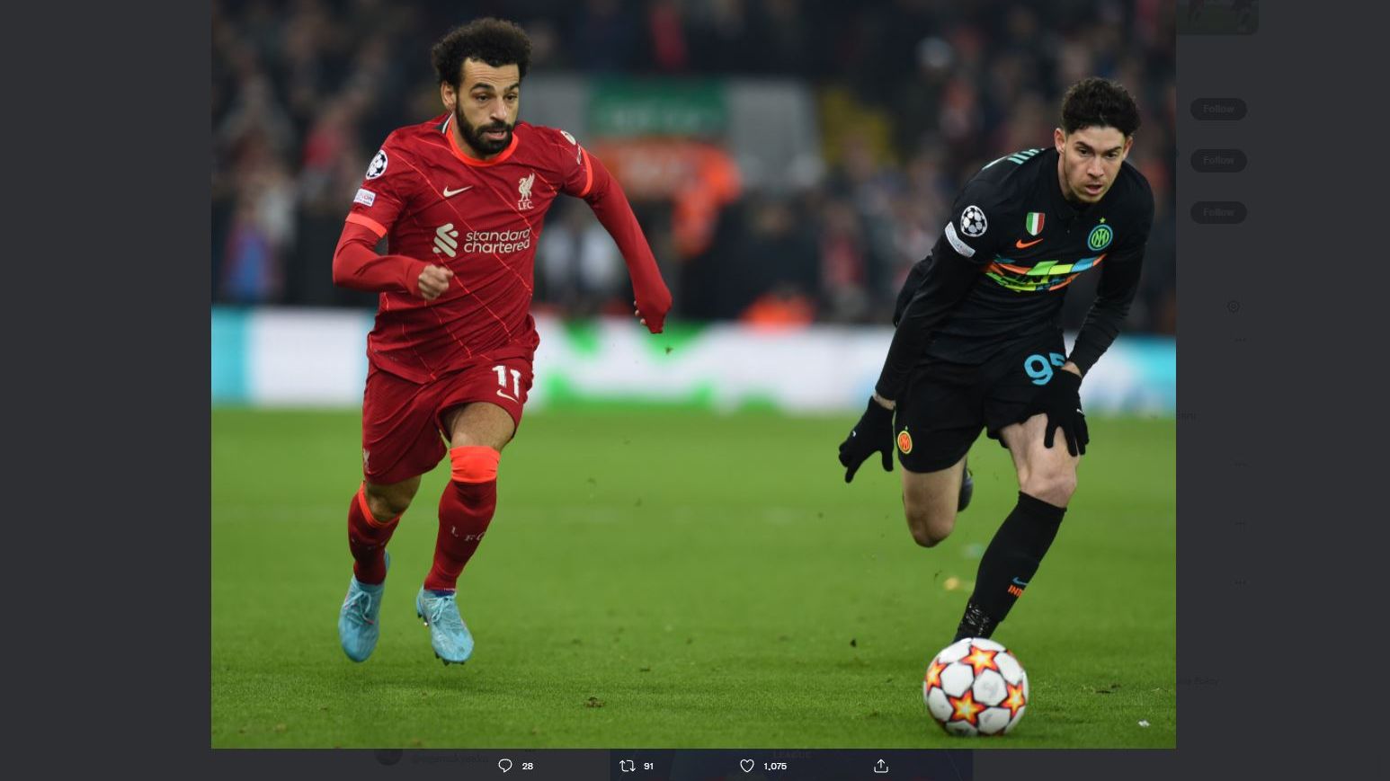Penyerang Liverpool, Mohamed Salah (kiri), saat tampil bersama timnya.