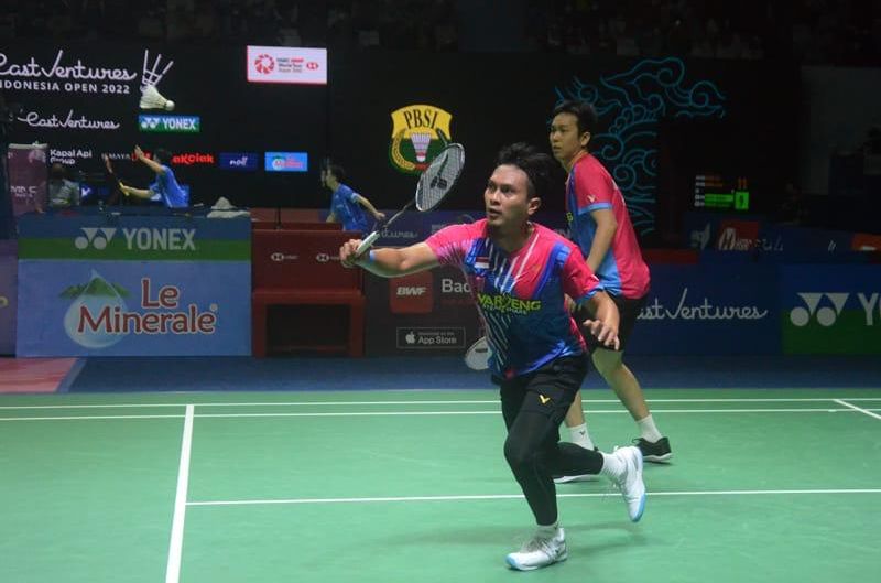 Mohammad Ahsan dan Hendra Setiawan saat melakoni babak pertama Indonesia Open 2022 di Istora GBK, Senayan, Jakarta, Rabu (15/6/2022). The Daddies kalah dari Liu Yu Chen/Ou Xuan Yi (Cina). 