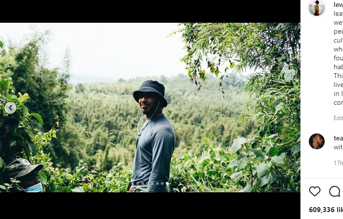 Potret Lewis Hamilton mengunjungi destinasi kedua di Afrika, Rwanda, dan bertemu gorila ketika hiking di gunung berapi.