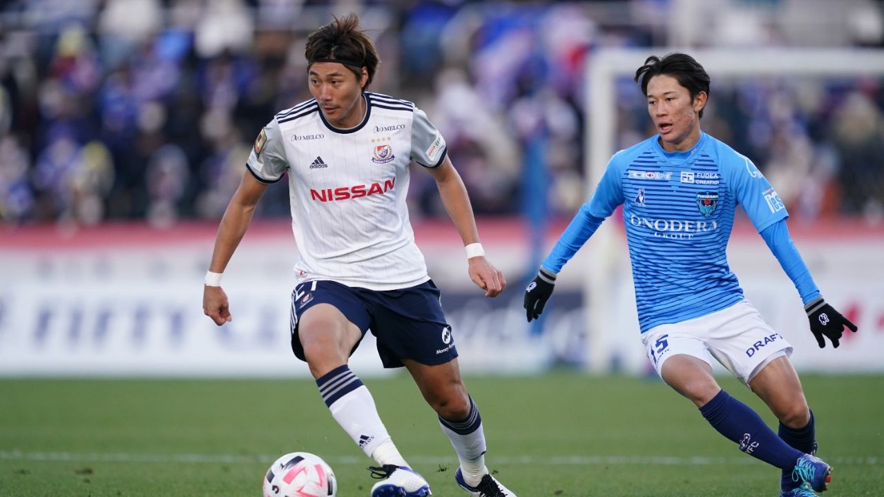 Salah satu laga derbi di J.League, Derbi Yokohama, Yokohama FC vs Yokohama F. Marinos.
