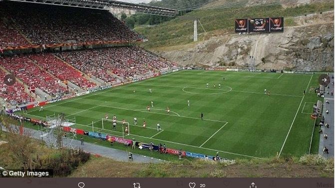 Inilah Stadion Municipal di Portugal dengan sisi dinding batu berbukit.
