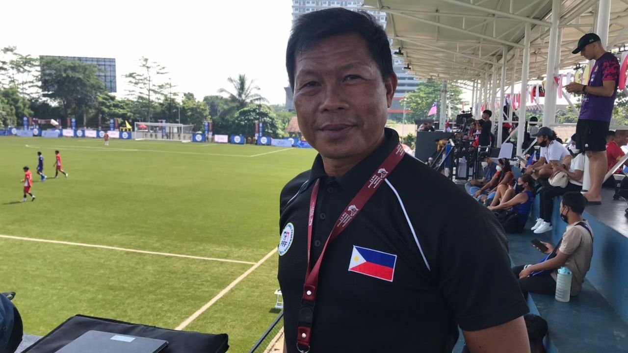 Pelatih tim asal Filipina Central Visayas FA, Tomasito Glenn Ramos, pada penyelenggaraan Transtama Garuda International Cup II U-17 di Bogor, 1 Juli 2022.