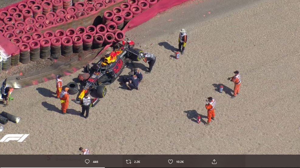 Momen kecelakaan Max Verstappen di F1 GP Inggris, Minggu (18/7/2021).
