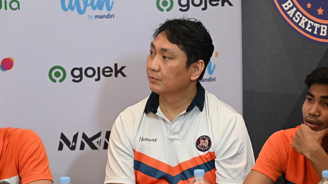 Kepala pelatih Pelita Jaya Bakrie Jakarta, Fictor Roring, saat hadir dalam sesi konpers jelang final IBL 2022 yang digelar Jumat (26/8/2022).