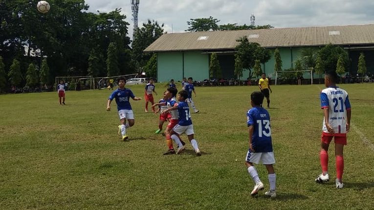 Farmel FA saat berhadapan dengan Bandung Pro pada divisi utama Liga TopSkor U-12.