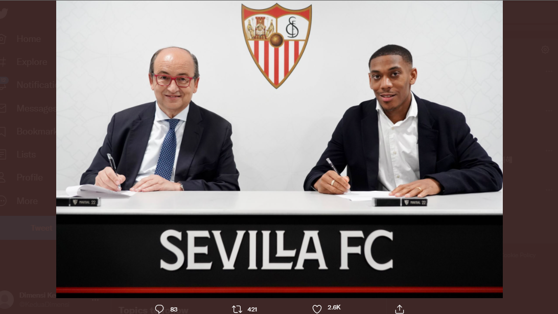 Sevilla resmi meminjam Anthony Martial dari Manchester United sampai akhir musim 2021-2022.