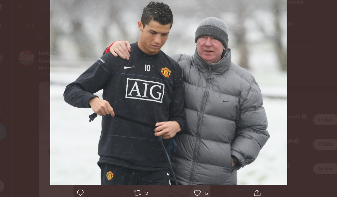Cristiano Ronaldo bersama mantan pelatih Manchester United, Sir Alex Ferguson.