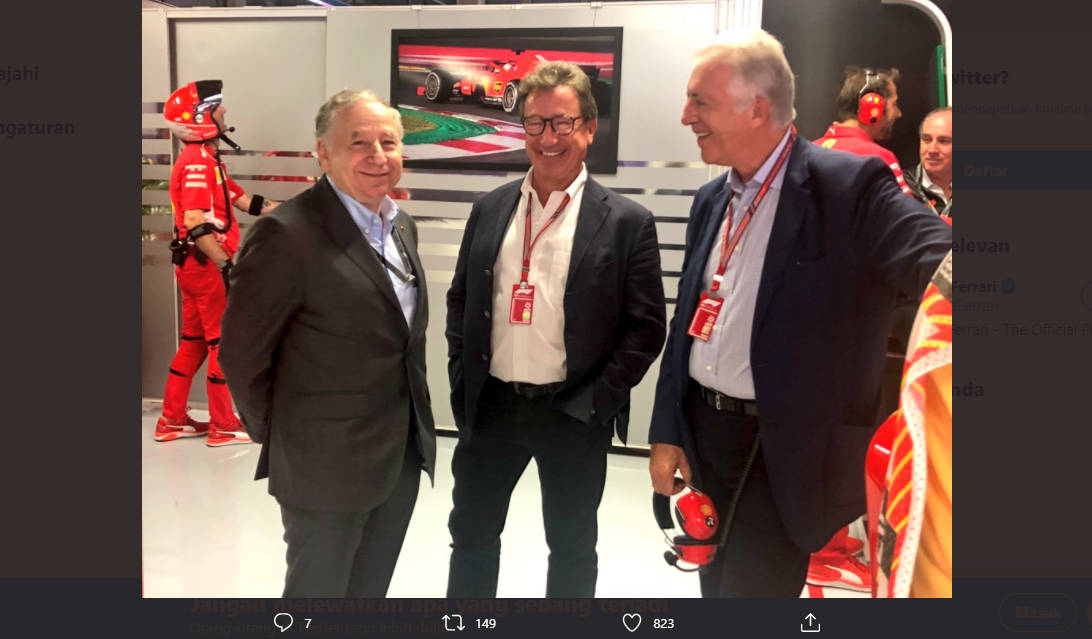 Presiden FIA Jean Todt, CEO Ferrari Louis Camilleri, dan salah satu pemilik saham Ferrari, Piero Ferrari (ki-ka), berbincang dalam sebuah kesempatan, beberapa tahun lalu.  