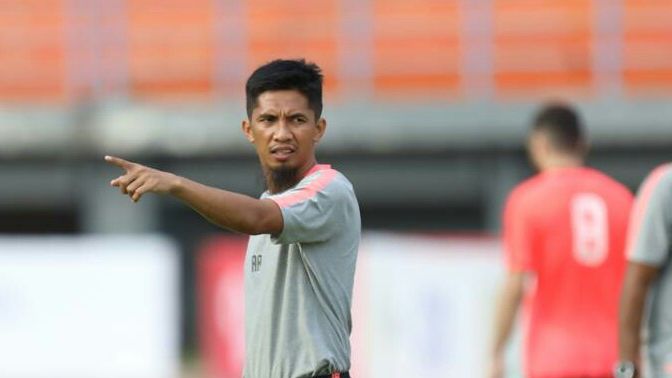 Ahmad Amiruddin ketika masih menjadi asisten pelatih Borneo FC.