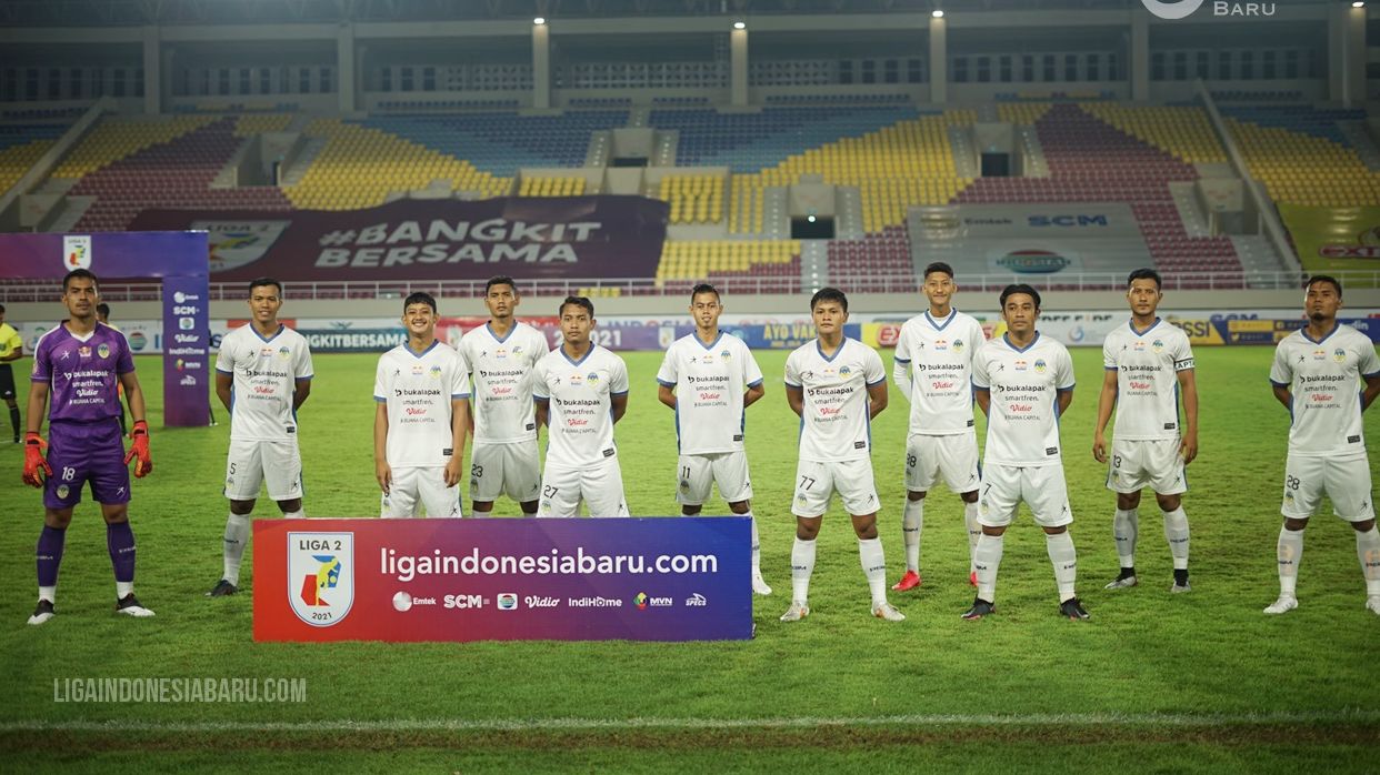 Starter PSIM Yogyakarta dalam salah satu laga Liga 2 2021. Ada bek senior Beny Wahyudi (tiga dari kanan) yang cedera jelang laga kontra PSMS Medan pada 20 Desember 2021.