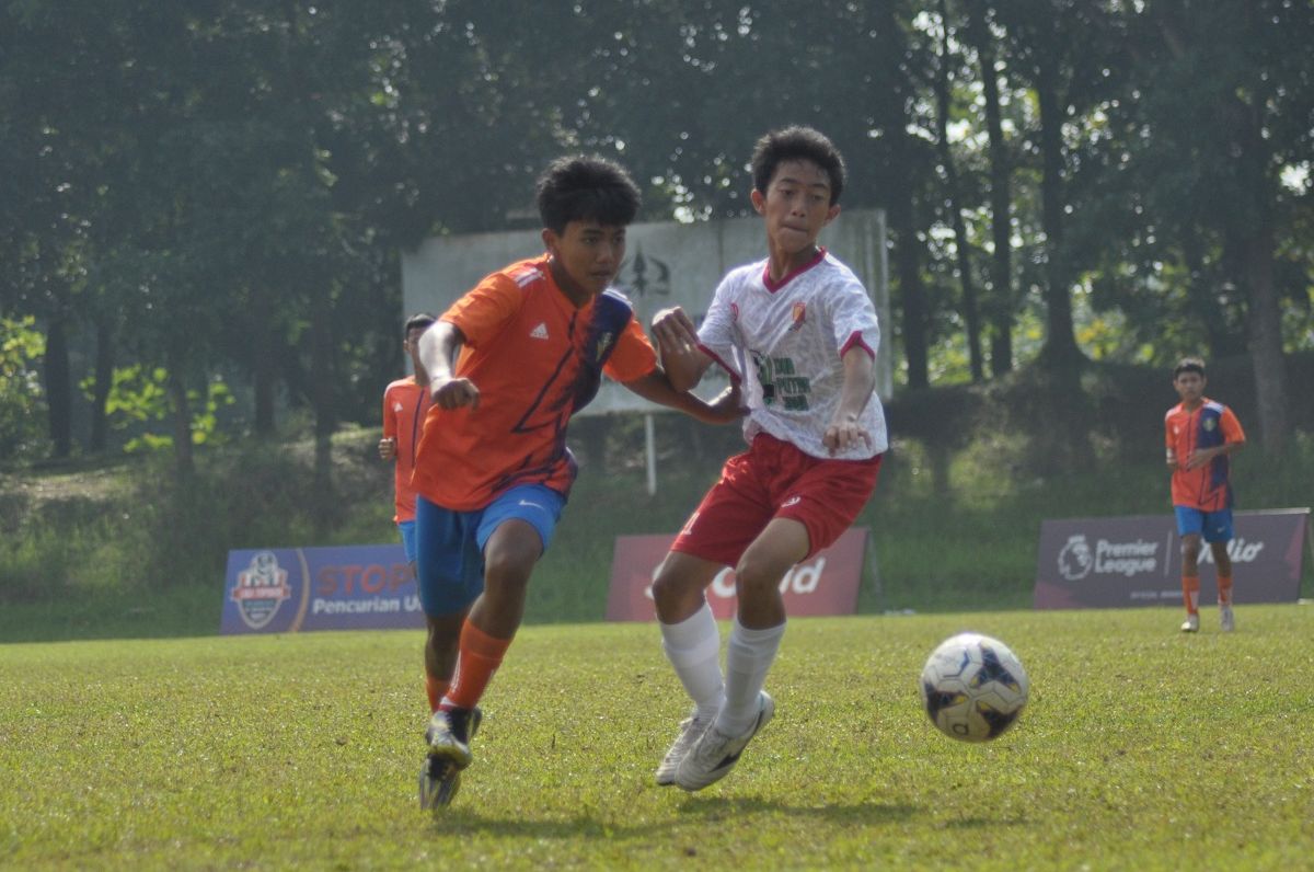 Siaga Pratama vs M'Private pada lanjutan laga grup Skor Liga TopSkor U-14 2022-2023.