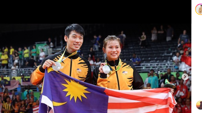 Pasangan Chan Peng Soon/Goh Liu Ying berpose usai memenangi medali perak Olimpiade Rio 2016.