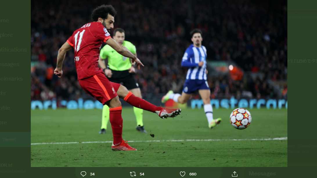 Pemain Liverpool, Mohamed Salah, saat cetak gol ke gawang FC Porto di Liga Champions.