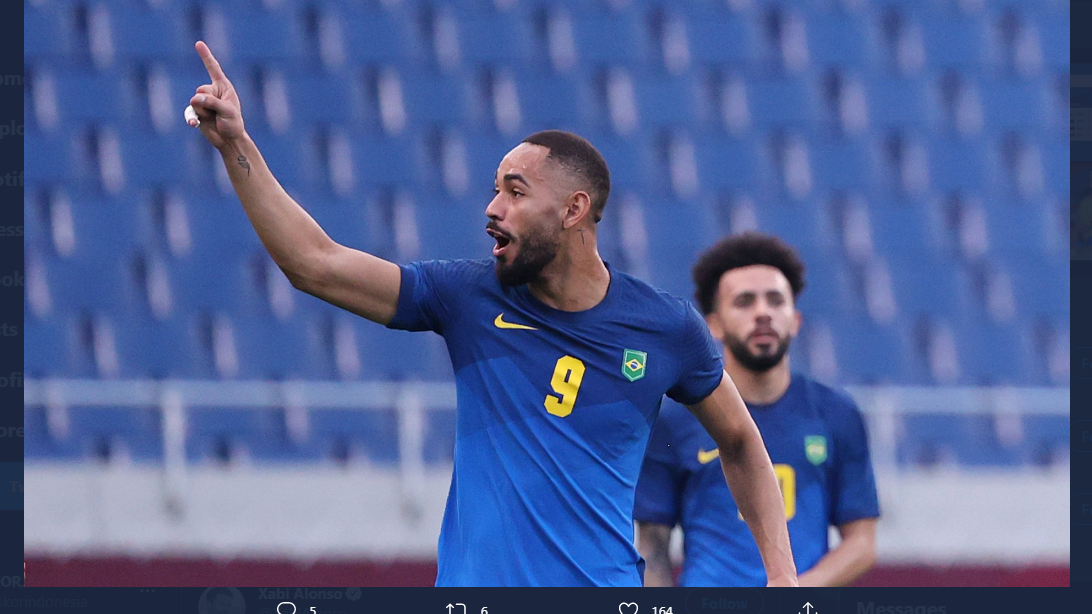 Penyerang timnas Brasil, Matheus Cunha, mencetak gol ke gawang Arab Saudi di Olimpiade Tokyo 2020.