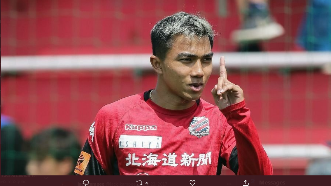 Pemain asal Thailand, Chanatip Songkrasin, saat membela Consadole Sapporo di J.League.