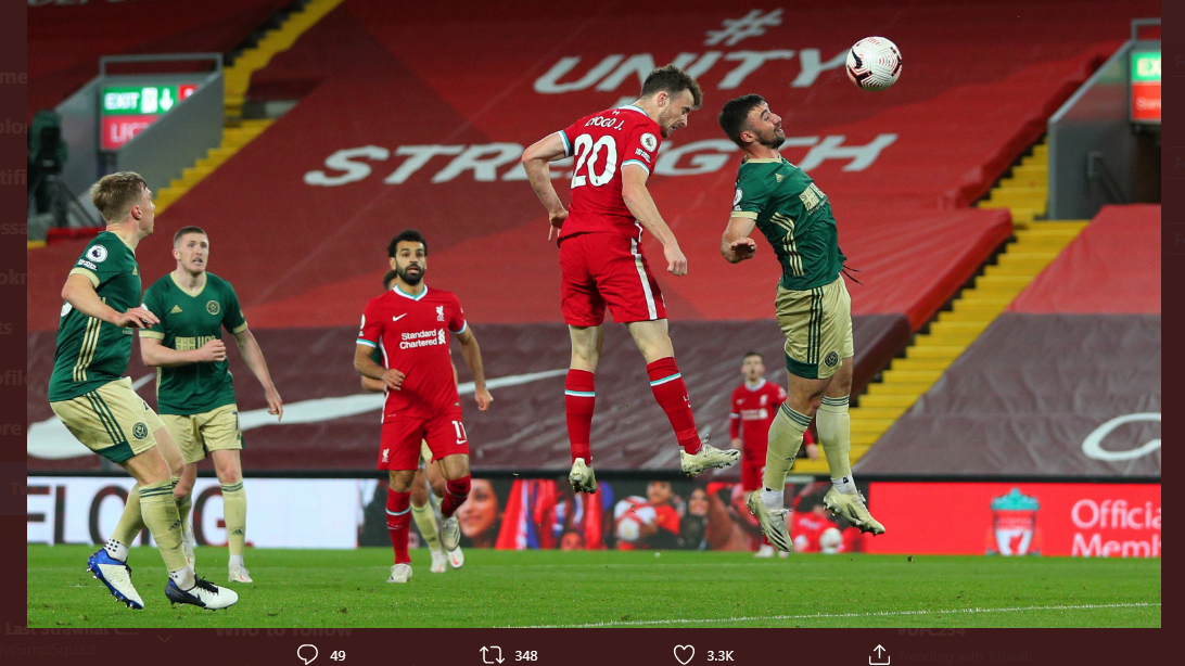 Pemain Liverpool, Diogo Jota, mencetak gol lewat sundulan saat lawan Sheffield United.