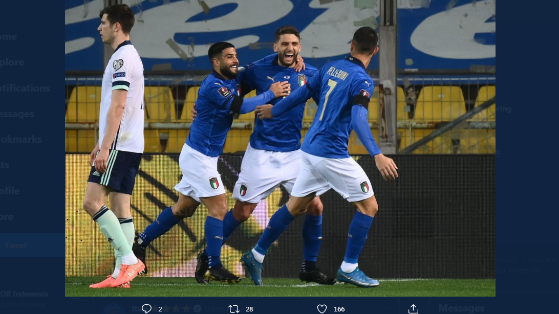 Perayaan Dimenico Berardi usai cetak gol untuk timnas Italia ke gawang Irlandia Utara.