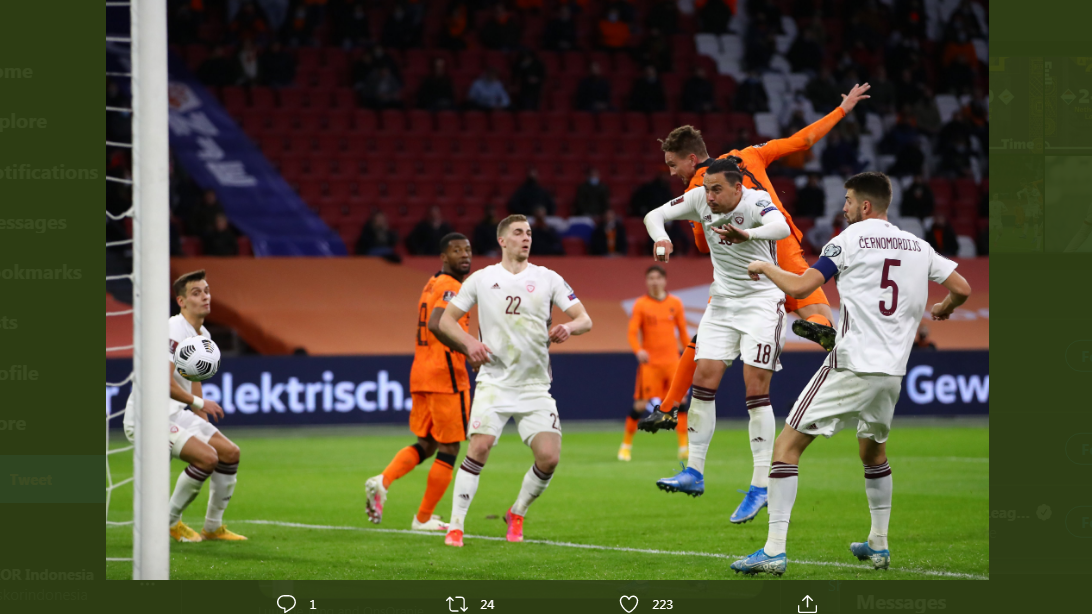 Luuk de Jong mencetak gol untuk timnas Belanda ke gawang Latvia.