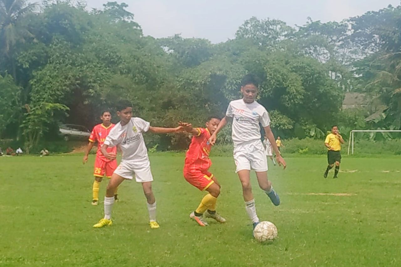 Erlangga FC vs Tajimalela pada babak 16 besar Liga TopSkor U-14 div utama.