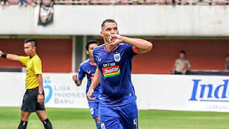 Selebrasi pemain PSIS Semarang, Wallace Costa, seusai mencetak gol ke gawang lawan dalam Liga 1 2019.