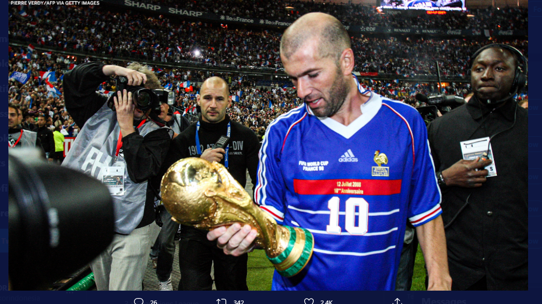 Zinedine ZIdane saat juara Piala Dunia 1998 bersama timnas Prancis.