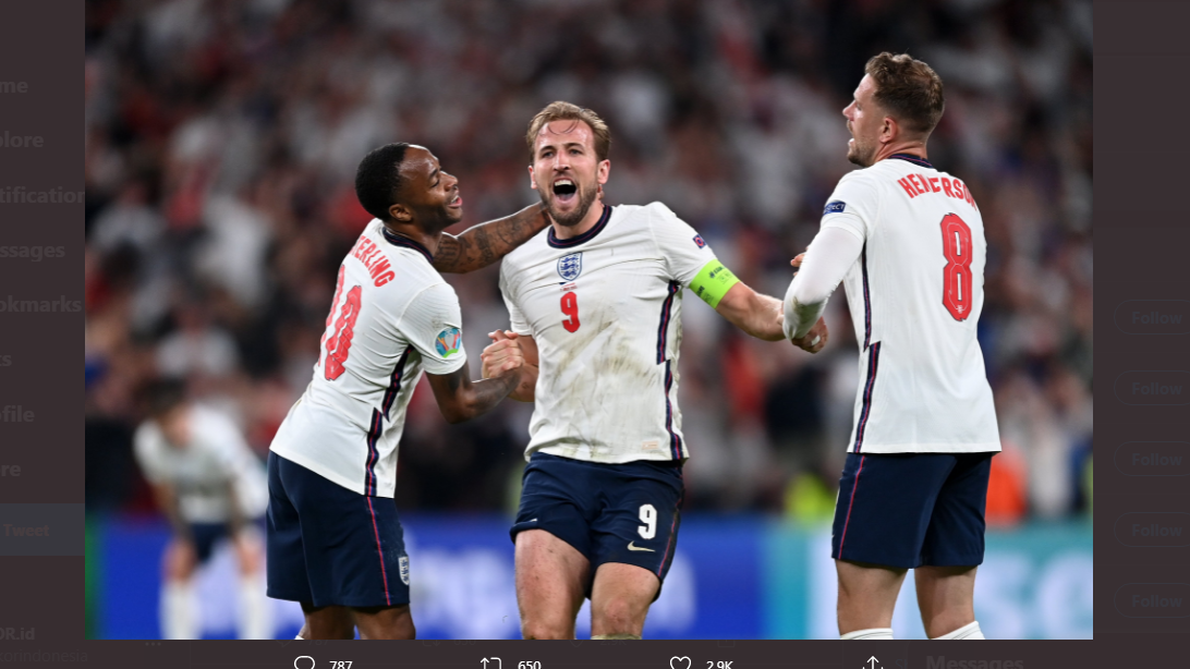 Para pemain timnas Inggris merayakan kemenangan lawan Denmark dan lolos ke final Piala Eropa 2020.