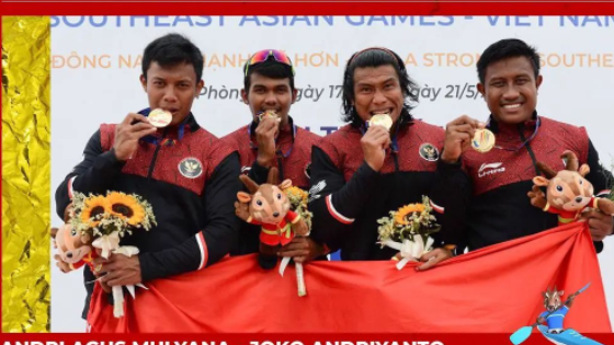 Tim kayak 4 putra Indonesia merebut medali emas pada SEA Games Hanoi 2021.