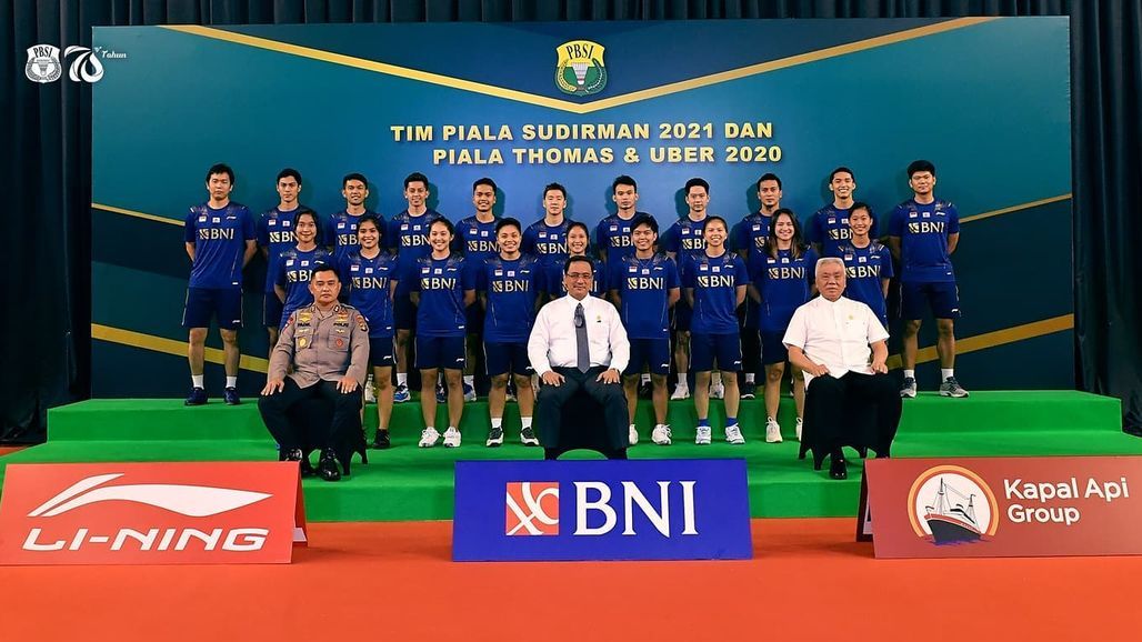 Tim bulu tangkis Indonesia yang bakal dikirim ke Piala Sudirman 2021 menjalani sesi foto bersama petinggi PBSI.