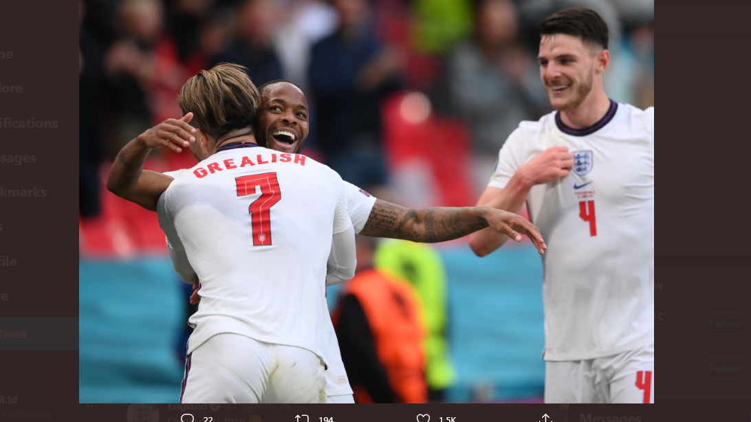 Rahee Sterling dan Jack Grealish merayakan gol timnas Inggris ke gawang Republik Ceko di Piala Eropa 2020.