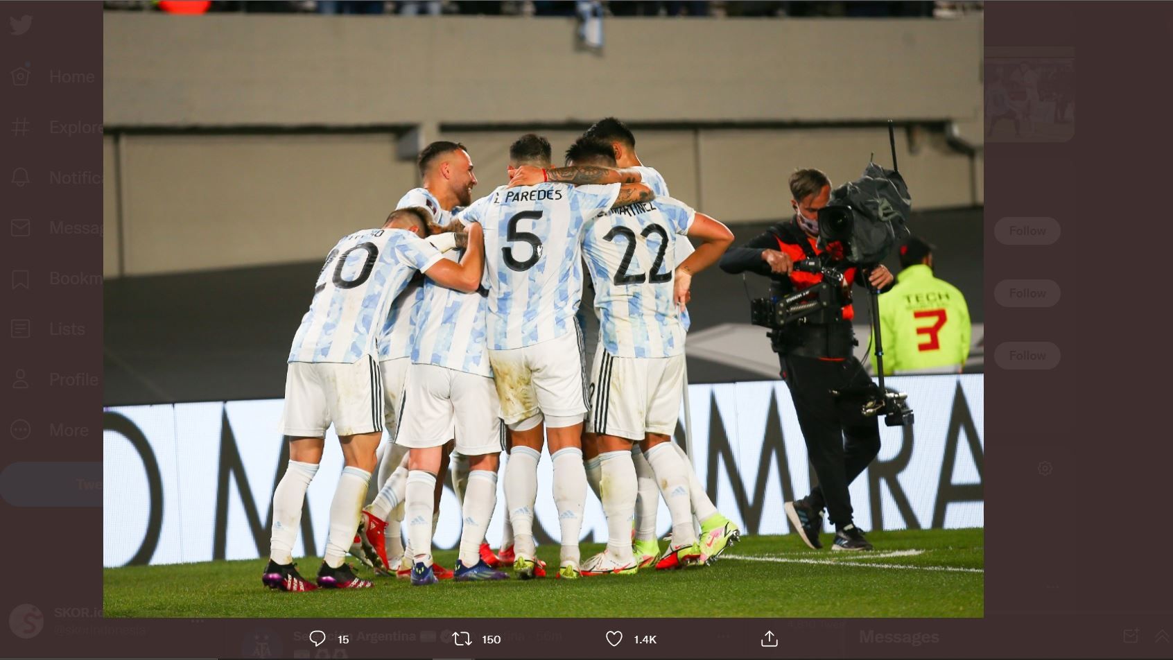 Para pemain timnas Argentina merayakan gol ke gawang Uruguay pada kualifikasi Piala Dunia 2022.