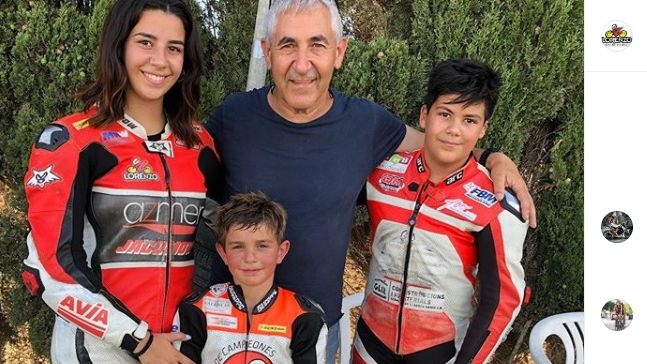 Chico Lorenzo (tengah) bersama anak didiknya di Lorenzo Racing School.