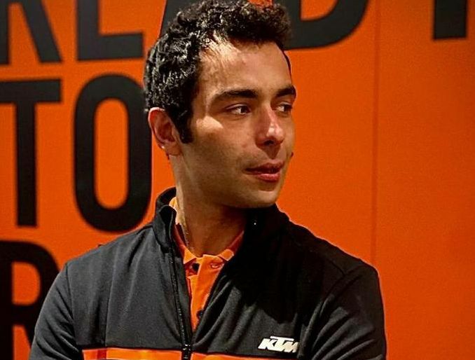 Danilo Petrucci mengenakan seragam KTM untuk MotoGP 2021. 