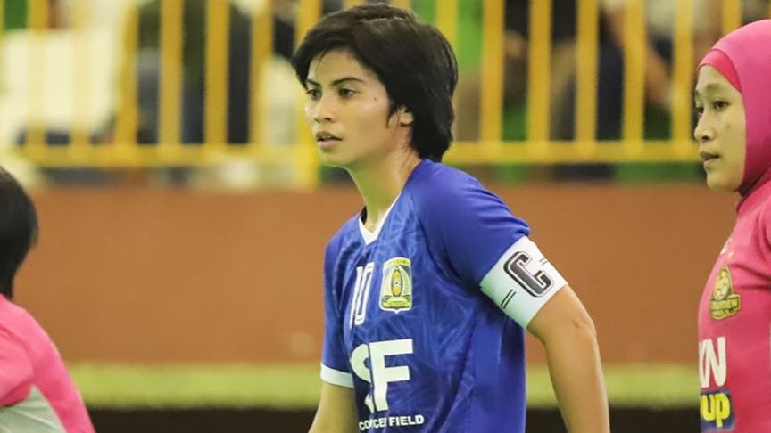 Rani Mulyasari (biru) saat bertanding di Women Pro Futsal League 2020 dengan Persiba Female FC.