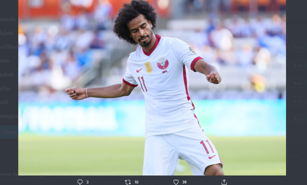 Pemain Qatar, Akram Afif, berselebrasi usai membobol gawang Grenada di Piala Emas CONCACAF 2021, Minggu (18/7/2021).