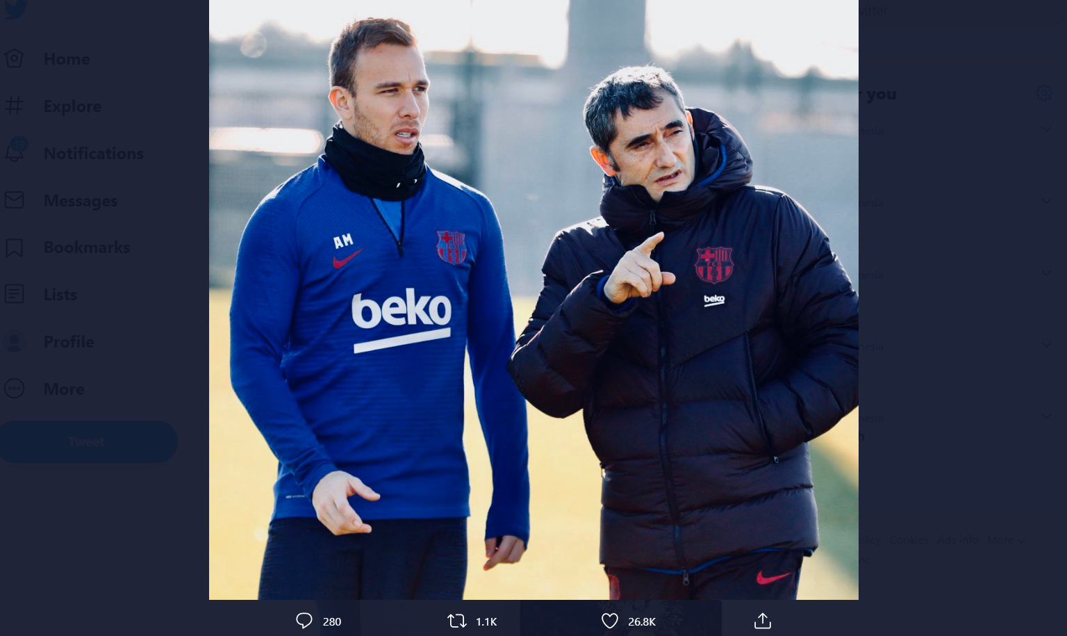 Ernesto Valverde (kanan) saat masih menjadi pelatih Barcelona.