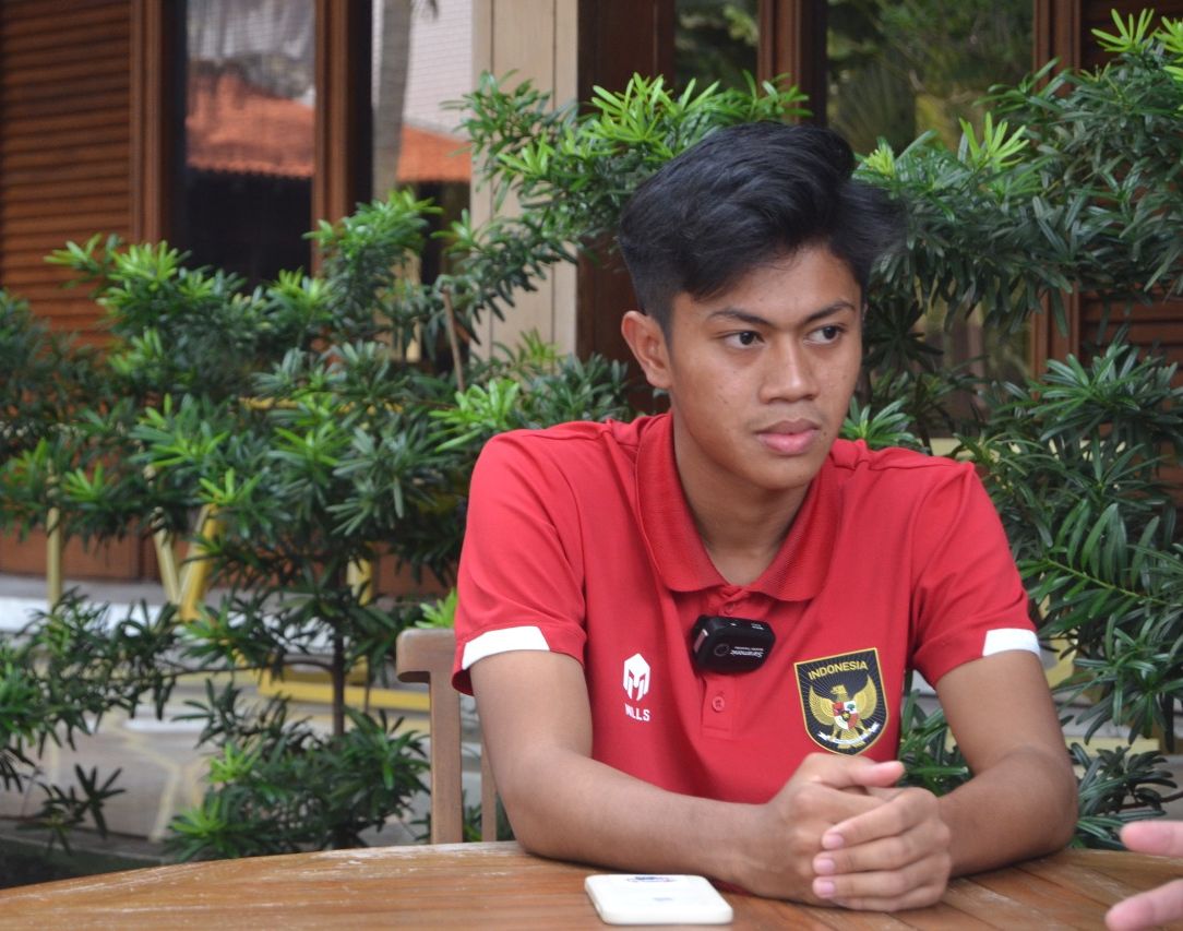 Potret Muhammad Kafiatur Rizky dalam wawancara eksklusif bersama Direktur Liga TopSkor, M Yusuf Kurniawan.