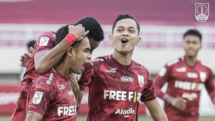 Selebrasi penyerang Persis Solo, Miftahul Hamdi, usai mencetak gol ke gawang PSCS Cilacap dalam lanjutan Liga 2 2021, Selasa (26/10/2021).