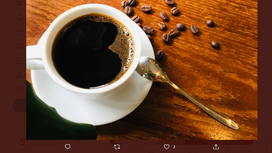 Ilustrasi kopi hitam, salah satu minuman yang mengandung kafein.