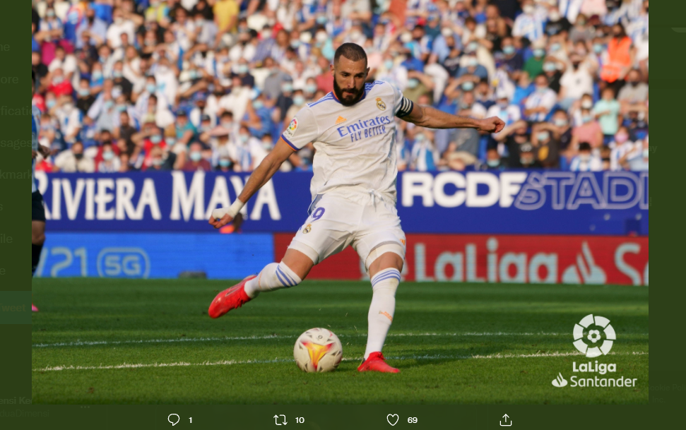 Karim Benzema dalam laga Real Madrid kontra Espanyol, Minggu (3/10/2021).