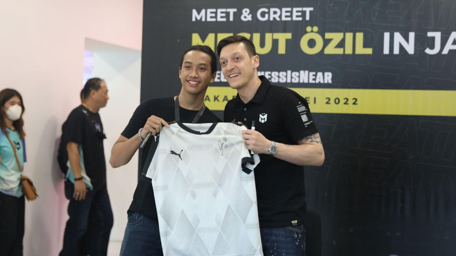 Jumpa penggemar bersama Mesut Ozil di Stadion Utama Gelora Bung Karno, Kamis, 26 Mei 2022 yang dihelat Concave Indonesia.