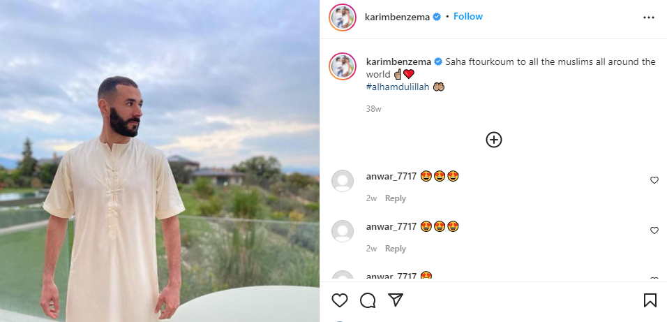 Unggahan Karim Benzema dengan baju gamis di Instagram.