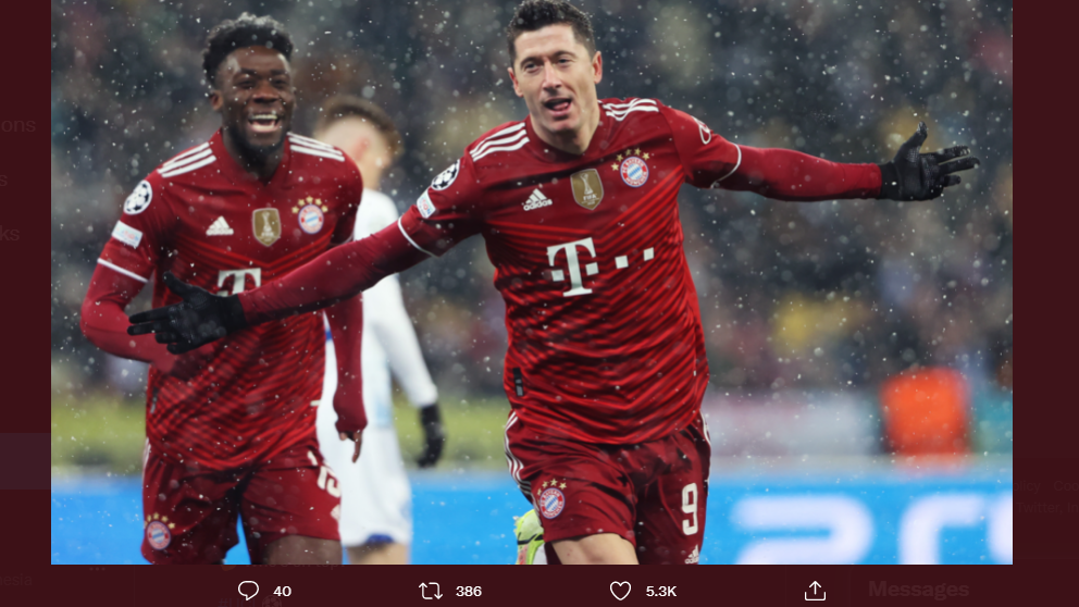 Robert Lewandowski merayakan gol untuk Bayern Munchen ke gawang Dynamo Kiev di Liga Champions.